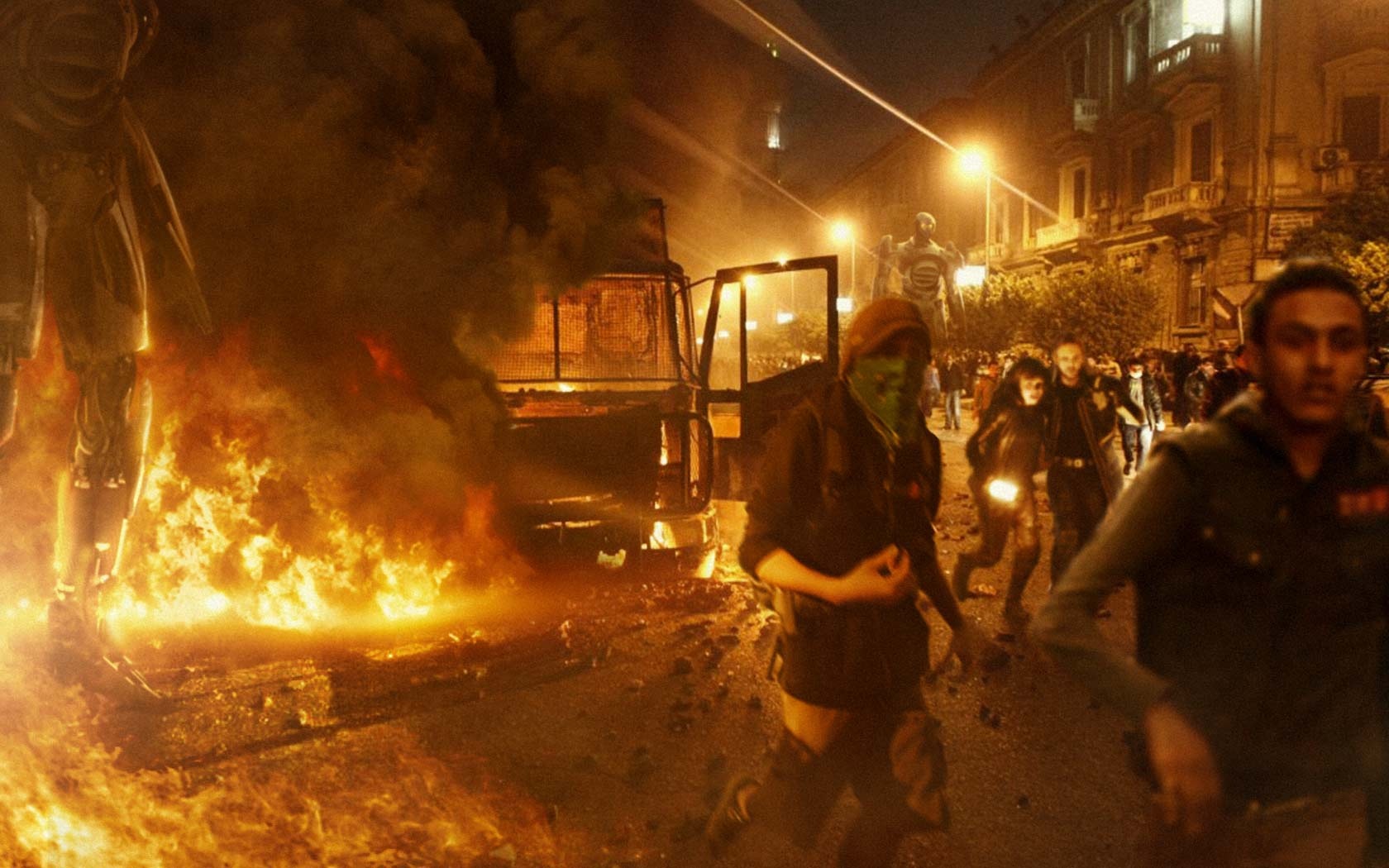 Để phản đối cuộc chạy đua tìm kiếm “thuốc chữa đột biến” giữa Trask Industries, Yashida Corp. và nhiều công ty dược phẩm đa quốc gia khác, người đột biến đã tạo ra phong trào ‘Đánh chiếm phố Wall’, tuyên bố hộ không cần “thuốc chữa”, và diễu hành từ Dinh thự X cho tới công viên Zuccotti. Các robot Sentinel đã tấn công vào dòng người biểu tình hòa bình và gây nên cảnh hỗn loạn. Một dị nhân nổi tiếng được biết đến với biệt danh Angel đã thiệt mạng trong cuộc đụng độ này.