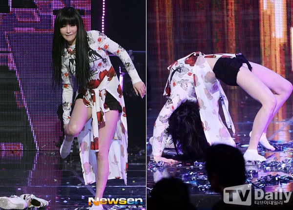 Park Bom nhào lộn trên sân khấu sau khi ca khúc Come Back Home của nhóm 2NE1 đạt vị trí đầu bảng ở M!Countdown. Hành động của nữ ca sĩ là để gửi lời cảm ơn chủ tịch YG Yang và nhà sản xuất Teddy đã góp phần cho thành công của họ. 