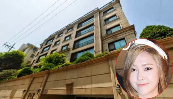 Thành viên Jessica sở hữu một căn hộ số 10 ở Sangji Ritzville  thuộc khu Cheongdam-dong, Seoul  có diện tích 230 mét vuông với 3 phòng ngủ, 3 phòng tắm. Bên trong khu nhà ở có một công viên và đài phun nước. Trị giá căn hộ mà Jessica bỏ tiền ra mua là <abbr class=