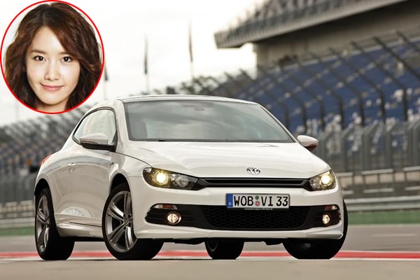 Thành viên năng động của nhóm Yoona lái chiếc  Scirocco R-Line của hãng Volkswagen đã được vài năm nay có giá gần <abbr class=