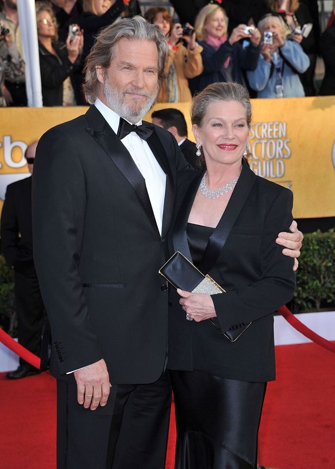 Cả hai đã “để mắt” đến nhau trên phim trường Rancho Deluxe hồi năm 1974. Gần 40 năm sau, cặp đôi gạo cội này là minh chứng hùng hồn nhất cho một tình yêu vượt ngoài biên giới Hollywood.