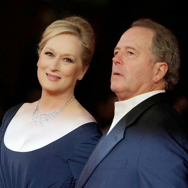 Nhắc đến hôn nhân bền vững của các sao Hollywood, người ta không thể không nhắc tới cuộc hôn nhân đã kéo dài ba thập kỷ giữa ngôi sao gạo cội Meryl Streep với nhà điêu khắc Don Gummer.