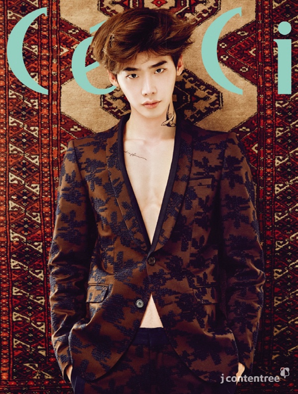 Trong bộ ảnh mới trên tạp chí Ceci Hàn Quốc số mới nhất, Lee Jong Suk để lộ thân hình với những múi cơ rắn chắc, hình ảnh mà hiếm khi mỹ nam tiết lộ với người hâm mộ.