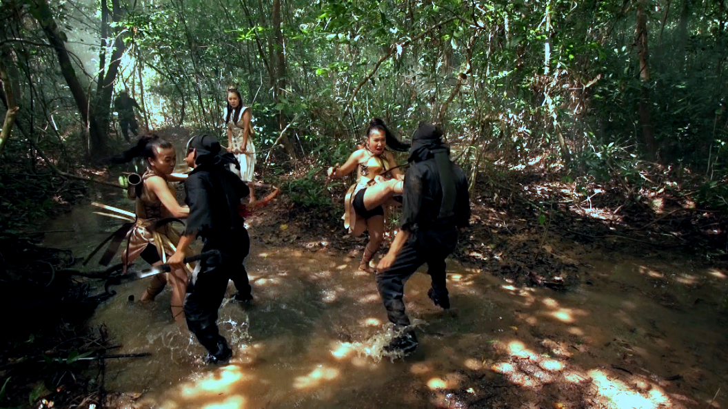 Gần đây, phim Cuộc chiến với chằn tinh (Hay còn gọi là Thạch Sanh) quay trở lại rạp đã tạo hiệu ứng tốt trong lòng khán giả. Tuy từng được công chiếu vào dịp tết nguyên đán nhưng những hình ảnh hậu trường phim rất ít được ê-kip làm phim bật mí với công chúng.