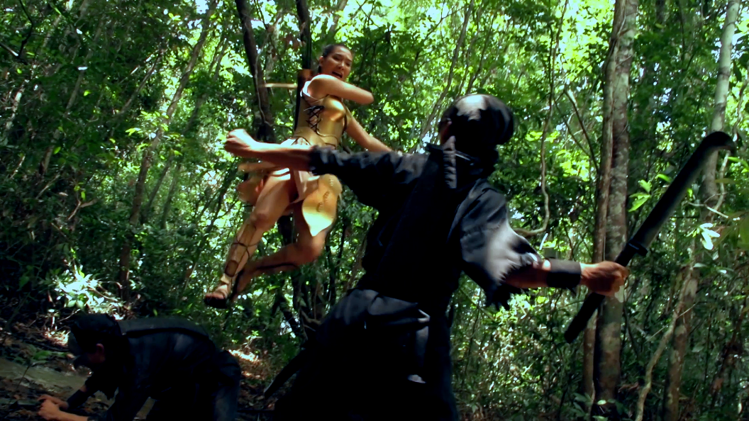 Trong lần trở lại của phim Cuộc chiến với chằn tinh, ê-kíp quyết định bật mí những cảnh quay khó để khán giả có thể hiểu hơn về những khó khăn cũng như công sức mà đoàn làm phim bỏ ra để đầu tư cho một bộ phim cổ trang của Việt Nam.