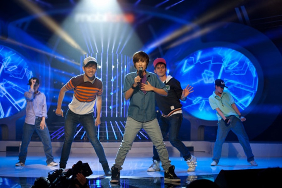 Tiếp nối thành công, Khởi My lột xác hoàn toàn khi hoá trang thành nam với tạo hình của ca sĩ Justin Bieber thể hiện ca khúc Baby. Sau đêm thi, ca khúc Baby do Khởi My thể hiện được cộng đồng mạng share với tốc độ chóng mặt, điều này có thể chứng tỏ sức hút của Khởi My bắt đầu khởi sắc trong chương trình Gương mặt thân quen.