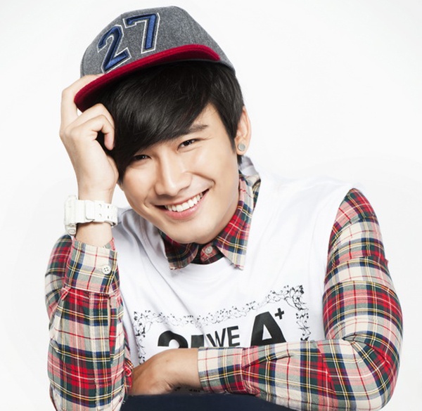 Bức xúc trước thái độ của nam ca sĩ trẻ, người phóng viên đã đưa những bằng chứng lên công an, lúc đó Chí Thiện mới thừa nhận và trả nợ.