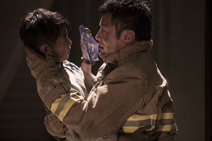 Cang thang nghet tho voi 'As the Light Goes Out' hinh anh