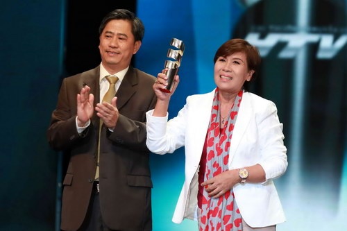 Châu Thổ nhận giải thưởng truyền hình HTV ở lĩnh vực biên kịch