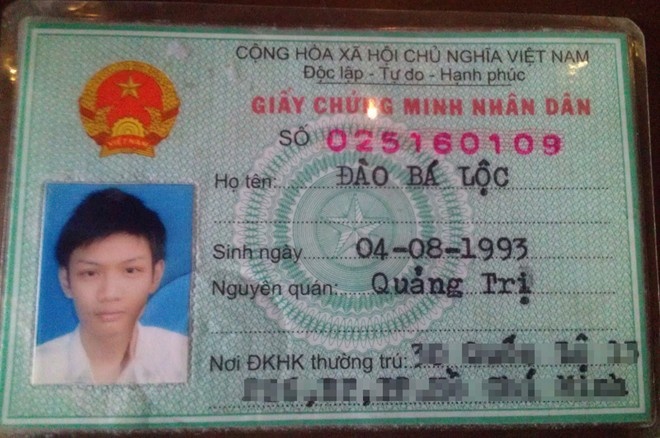 Trước khi gây tranh cãi với gu thời trang unisex bị chê ẻo lả như hiện nay, Đào Bá Lộc cũng từng có thời là chàng trai với nét thư sinh hiền lành, giản dị. Bức ảnh thẻ trên chứng minh thư của nam ca sĩ trẻ thể hiện rõ điều này.