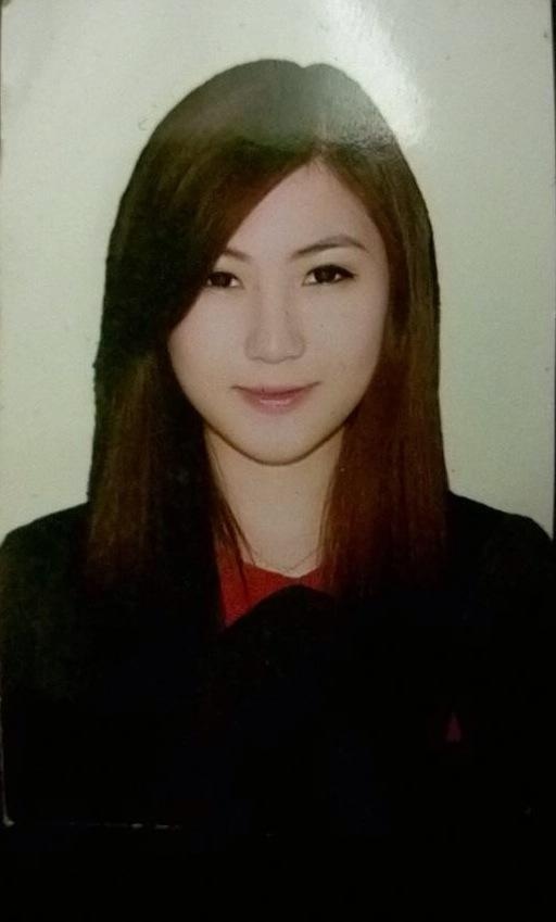 Mới đây Hương Tràm đăng bức ảnh thẻ lên trang cá nhân và nhận được nhiều phản hồi trái chiều. Có khá nhiều nhận xét ảnh thẻ của Quán quân The Voice Việt trông khá già và mất tự nhiên. Một phần vì gương mặt cô không còn bầu bĩnh dễ thương như trước mà thay vào đó là nét sắc sảo, cộng với màu áo đen khiến bức ảnh tối hơn.