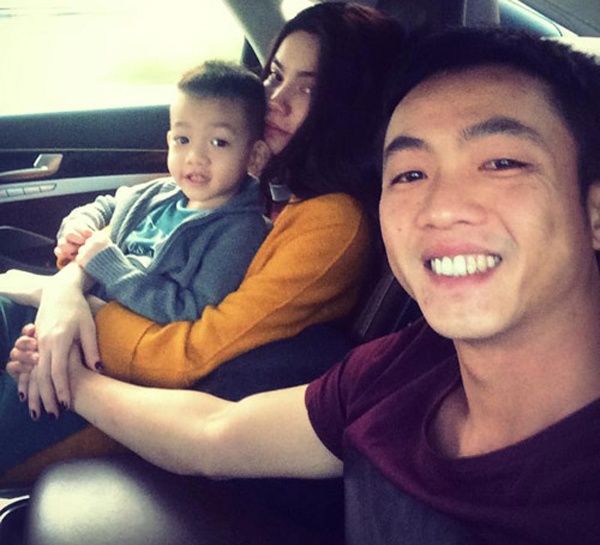 Ngoài ra Cường Đô La khi rảnh cũng tháp tùng vợ đi diễn ở nước ngoài hoặc đưa cả gia đình đi du lịch xa.