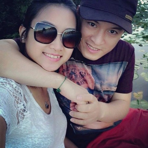 Khoảng cách địa lý xa xôi dường như là điểm cộng cho cuộc tình của Lam Trường với bạn gái Yến Phương bởi họ có thể thoải mái gặp nhau mà không ngại bị phóng viên bắt gặp. 