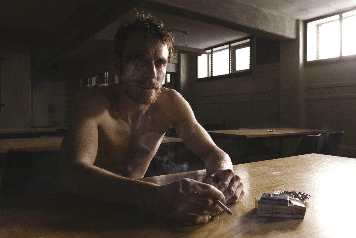 Thời điểm đó, Michael Fassbender chỉ được phép hấp thụ 600 calo một ngày, chủ yếu nhờ cá mòi đóng hộp. Anh chia sẻ rằng có quãng thời gian suốt 6 tuần liền, anh không còn chút sinh lực hay ham muốn tình dục nào cả.