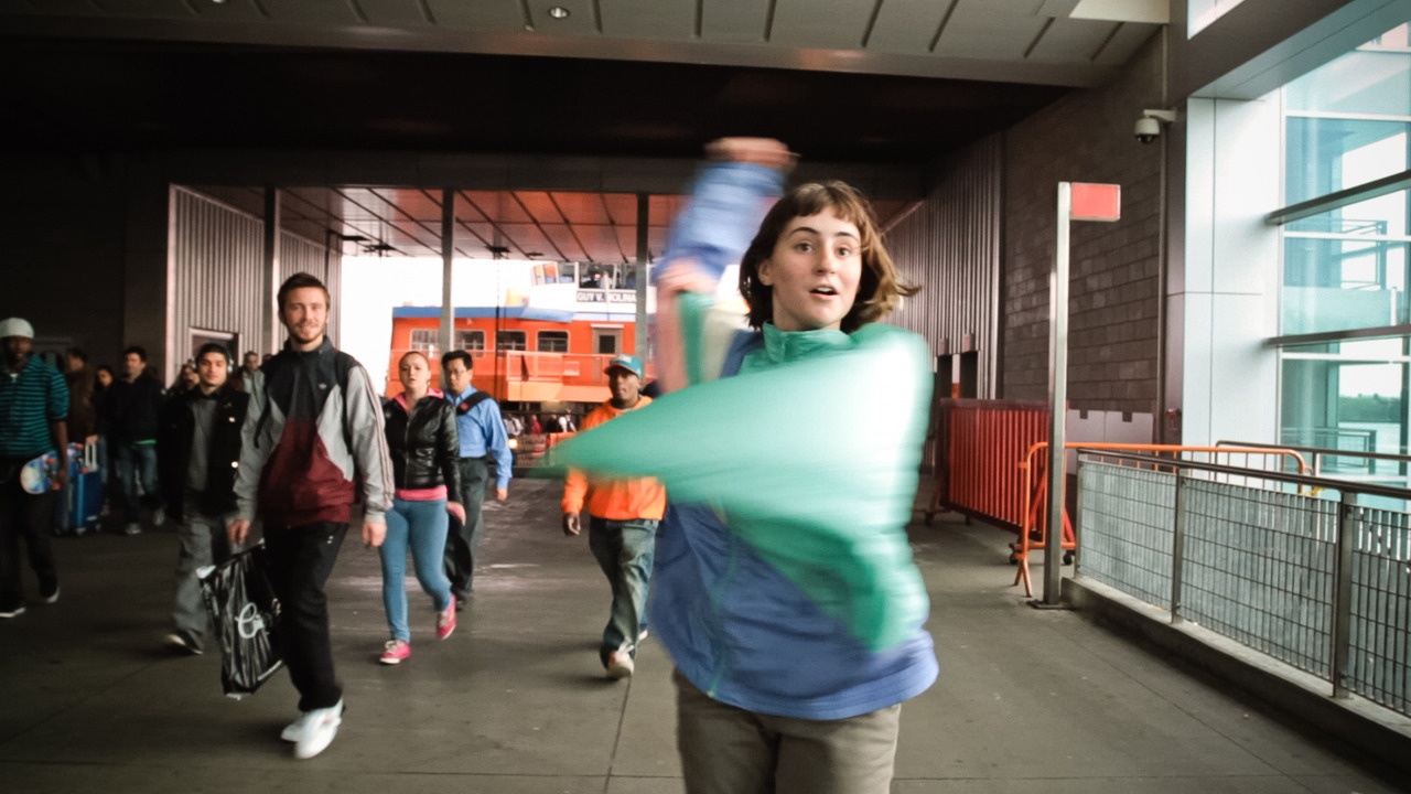 Clip so sanh 'Happy' va 'Girl Walk // All Day' hinh anh