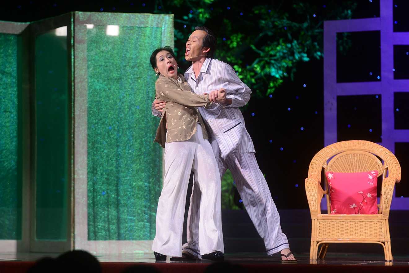 Hoai Linh va Thanh Thuy dien 'Ong ngoai - ba noi' hinh anh