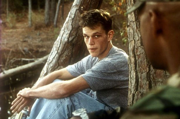 Một năm trước khi chinh phục công chúng với bộ phim Good Will Hunting, Matt Damon thu hút sự chú ý của khán giả qua vai diễn chuyên viên Ilario trong Courage Under Fire. Bởi nhân vật của anh nghiện chất gây mê, Matt Damon phải giảm cận thật lực để phù hợp với vai diễn.