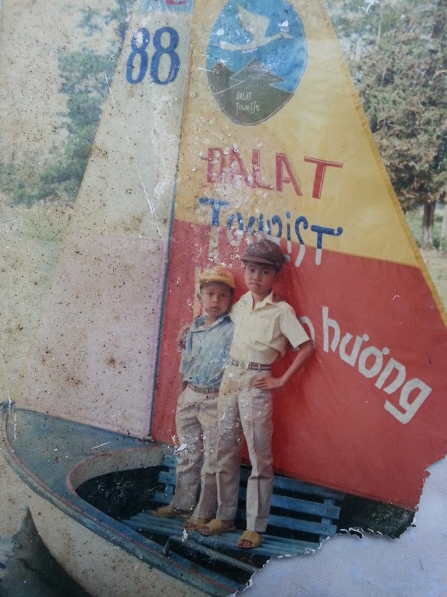 Ngay từ nhỏ, Lê Hoàng đã bộc lộ là người có sở thích đi du lịch. Anh thường xuyên được bố mẹ dẫn đi khắp nơi mỗi dịp hè về.