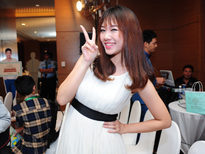 Hari Won rang ro lam MC trong hop bao Kim Soo Hyun hinh anh