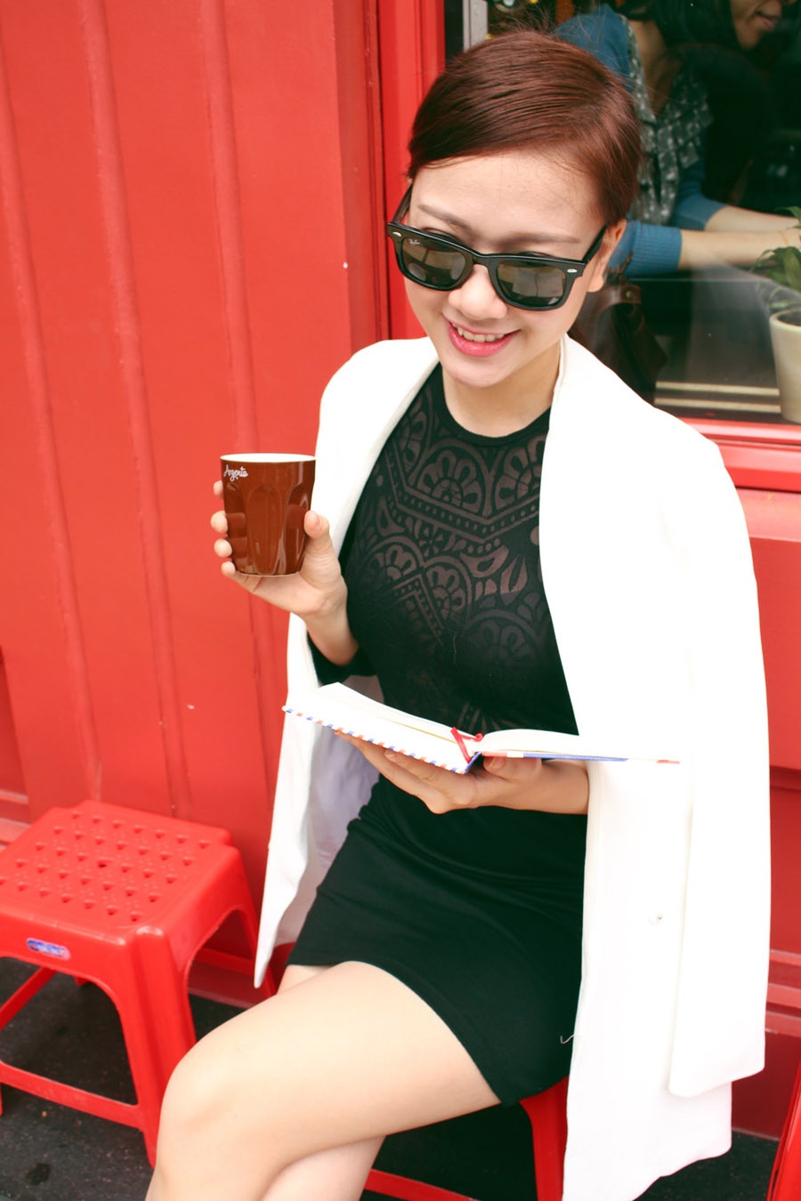 Hiện giờ, người dân Hàn Quốc đang phải gánh chịu nỗi đau mất mát to lớn sau sự cố chìm phà Sewol. Băng Di hy vọng fan Việt hãy cùng nhau thể hiện hình ảnh đẹp trong mắt Kim Soo Huyn và gửi những lời chúc cầu an đến người dân Hàn Quốc.