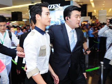 Kim Soo Hyun chi gap fan Viet 15 phut trong buoi meeting hinh anh