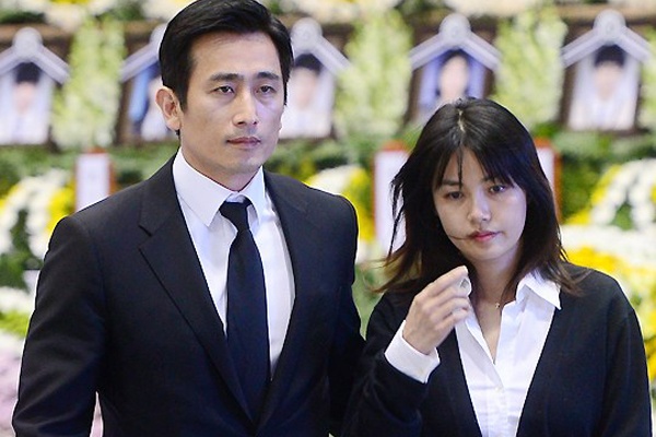 Vo chong tai tu ‘Ong trum’ tuong niem nan nhan chim pha hinh anh