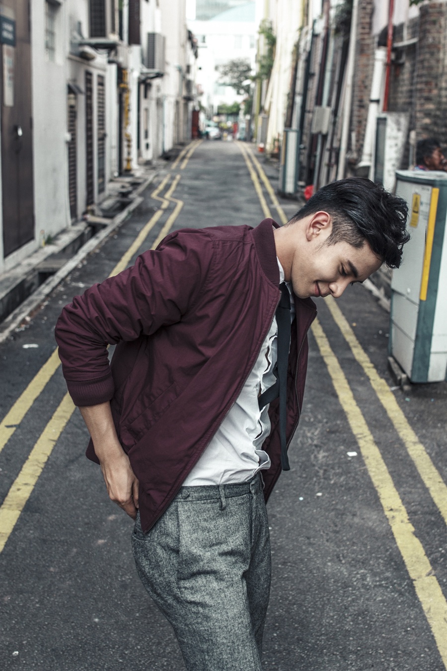 Đây là MV được thực hiện với phong cách rất đặc biệt mà Khoa cùng ê-kíp đã ấp ủ trong một thời gian dài.