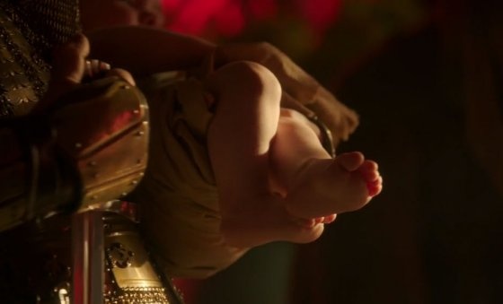 Joffrey Baratheon, người con trai của vua Robert Baratheon (nhưng thực chất là kết quả từ mối quan hệ loạn luân giữa Jaime và Cersei Lannister), đã ra lệnh sát hại hàng loạt thiếu niên, con nít và trẻ sơ sinh trong một nỗ lực nhằm xóa sổ những đứa con ngoài giá thú của cha mình. Mục tiêu mà Joffrey muốn nhắm tới khi đó là bảo toàn tính kế vị hợp pháp của hắn đối với Chiếc ghế sắt.