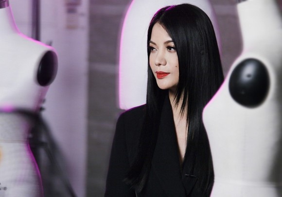  Thế nhưng, Trương Ngọc Ánh còn giành được những giải thưởng nhan sắc như Hoa hậu thời trang quốc tế tại Ai Cập năm 1998, Hoa hậu Noel Hà Nội 1992. Những thành tích nổi bật của vợ cũ Trần Bảo Sơn trong lĩnh vực điện ảnh dường như đã làm lu mờ đi danh hiệu Hoa hậu.