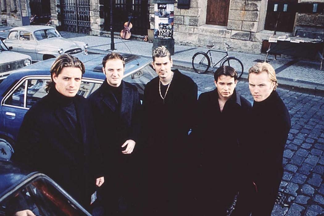 Ngày ấy: Để tìm kiếm ra một Take That của Ireland, nhà quản lý Louis Walsh đã quyết định thành lập nên nhóm Boyzone bao gồm Keith Duffy, Stephen Gately, Mikey Graham, Ronan Keating và Shane Lynch. Với album đầu tay ra mắt năm 1995, Boyzone nhanh chóng trở nên nổi tiếng tại quê nhà và nước Anh. Tới năm 1998, khi album Where We Belong ra mắt, Boyzone đã trở thành một tên tuổi có sức hút trên toàn cầu. Một năm sau, album tập hợp các hit của nhóm, By Request, bán được hơn 4 triệu lượt đĩa. Cũng tháng 6 năm đó, Stephen Gately công khai mình là người đồng tính. Còn ca sỹ chính Ronan Keating bắt đầu sự nghiệp solo qua single When You Say Nothing at All. Sau 6 năm gán bố, Boyzone quyết định ngừng hoạt động từ tháng 11/1999.