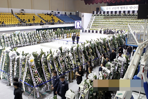 Nhieu sao Han bi mat giup do nan nhan chim tau hinh anh