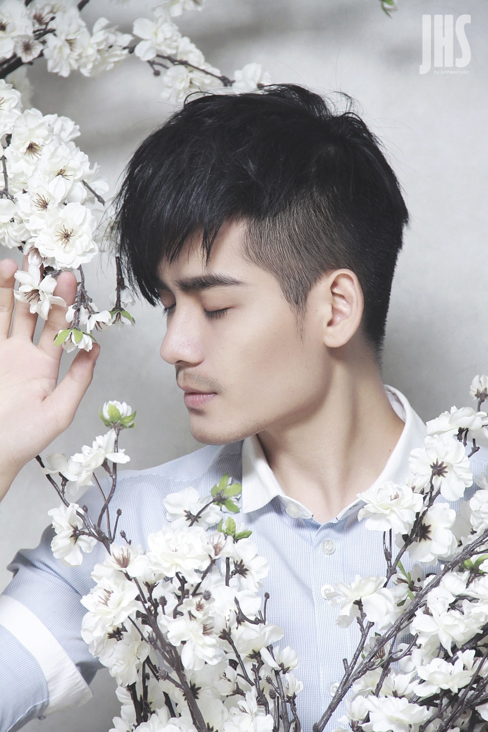 Anh chàng không e ngại trước những lo lắng của khán giả về thực lực giọng hát.