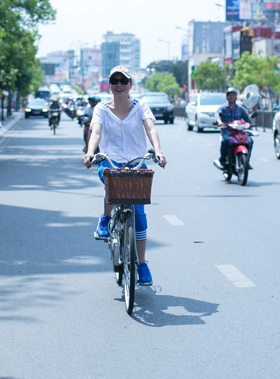 Hôm 27/4, Mỹ Tâm đã tổ chức buổi giới thiệu, ký tặng bộ đĩa DVD Gửi tình yêu của em tại TP.HCM.