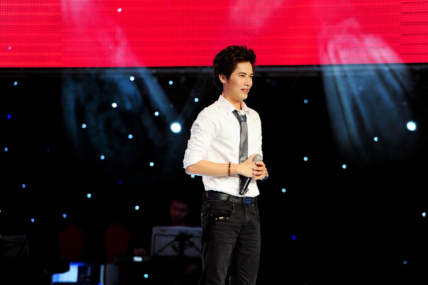 Noi tinh yeu bat dau - Minh Sang hinh anh