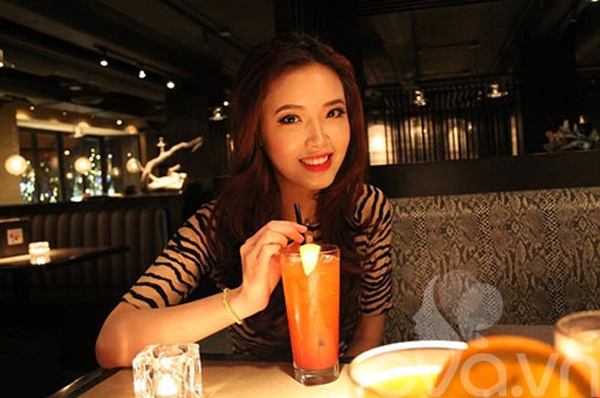 Tuy nhiên vài năm gần đây, cô gái sinh năm 1993 dường như lột xác về ngoại hình bên cạnh chiều cao không kém chị gái. Mai Ngọc Phượng theo học  ngành trang điểm tại trường Cao đẳng Columbia, Vancouver ở Canada.