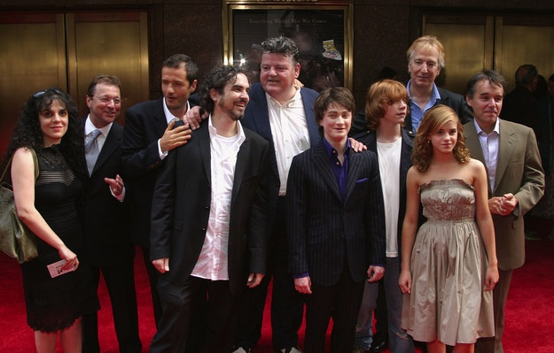 Thành viên đoàn làm phim với phong cách 