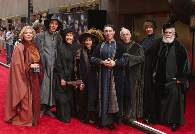 Khán giả hâm mộ hoá trang bằng trang phục cổ xưa để tái hiện lại không khí trong phim Harry Potter