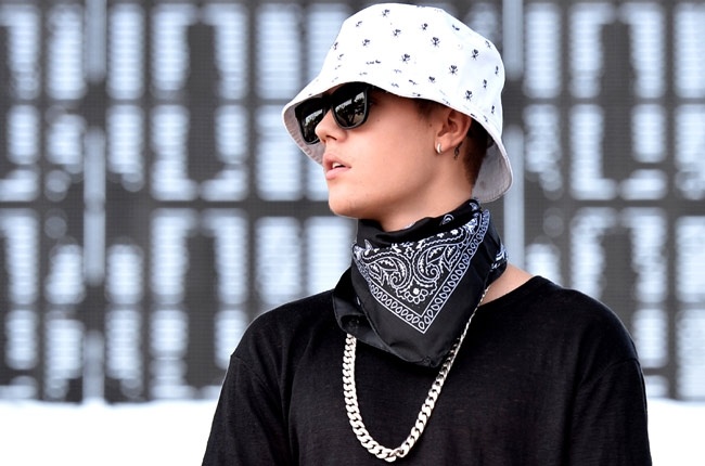 Justin Bieber bi to dao anh minh hoa cho ca khuc moi hinh anh