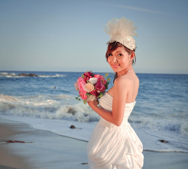 So với các thành viên, Duy Uyên được coi như người gây nhiều bất ngờ nhất. Là thành viên lớn tuổi nhất, Duy Uyên giữ vai trò trưởng nhóm sau khi Thanh Ngọc ra đi. Nhưng cô cũng là người cuối cùng rời nhóm vào tháng 3/2010 để lấy chồng là một Việt kiều sinh ra và lớn lên ở Mỹ. Sau đám cưới Duy Uyên  sang Mỹ định cư, nữ ca sĩ cũng giấu chồng khá lâu trước khi công khai. Mùa hè cùng năm 2010, Duy Uyên gây sốc khi bộ ảnh bán nude bị lộ trên mạng, gây nhiều phản ứng tiêu cực.  