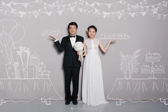  Tham gia H.A.T chưa được bao lâu, Quỳnh Anh cảm thấy không phù hợp với showbiz và quyết định ra đi khiến nhiều khán giả tiếc nuối. Mặc dù không còn hoạt động nghệ thuật nhưng gần 10 năm qua, cựu thành viên Mắt Ngọc vẫn nhận được sự yêu mến từ người hâm mộ. Hiện tại, Quỳnh Anh đang làm việc trong một công ty quảng cáo. Giữa tháng 2 vừa qua, Quỳnh Anh lên xe hoa ở tuổi 31 sau 3 năm hẹn hò bạn trai Hoàng Anh. 