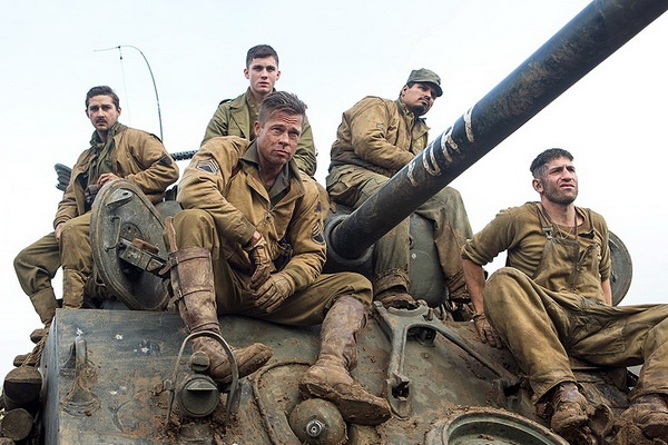 Brad Pitt chi huy xe tang Sherman trong phim hanh dong moi hinh anh