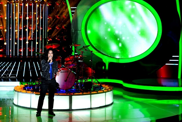 Tối 3/5, Liveshow 6 của chương trình Gương mặt thân quen đã được phát sóng trên kênh VTV3. Hoài Lâm đã hoá thân thành Khắc Triệu với ca khúc Tình hờ. Theo Hoài Lâm, đây là bài hát của một người đàn ông từng trải mà Hoài Lâm thì còn ít tuổi nên anh cố gắng quan sát những người cha chú lớn hơn để cảm nhận những cảm xúc từng trải của họ khi biểu diễn bài hát này.