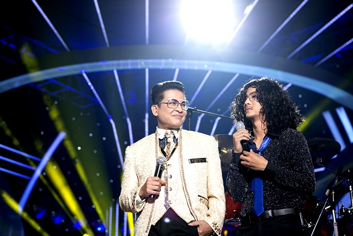 Giảm khảo Mỹ Linh “Tôi rất ghi nhận sự cố gắng và tài năng của em. Trong một thời gian ngắn mà em đánh trống được như vậy là quá tốt rồi. Tuy là đôi khi em hơi lơ đãng nhịp của bài hát vì chắc em tập trung nhiều vào việc đánh trống. Đây chỉ là phần tiểu tiết thôi vì phần trình diễn của em quá tốt rồi”