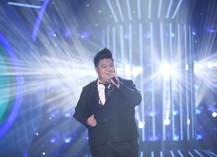 Vương Khang hoá thân thành nam ca sĩ Bằng Kiều thể hiện ca khúc Thao thức vì em. Anh tỏ ra hồi hộp vì được biết giám khảo Mỹ Linh là người rất rành Bằng Kiều