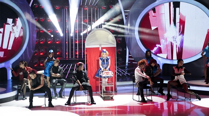 Tiếp tục chinh phục thử thách khi hóa thân thành Britney Spears với bài hát Toxic, Mi-A tỏ ra vô cùng thích thú vì đây một trong những thần tượng của cô. 