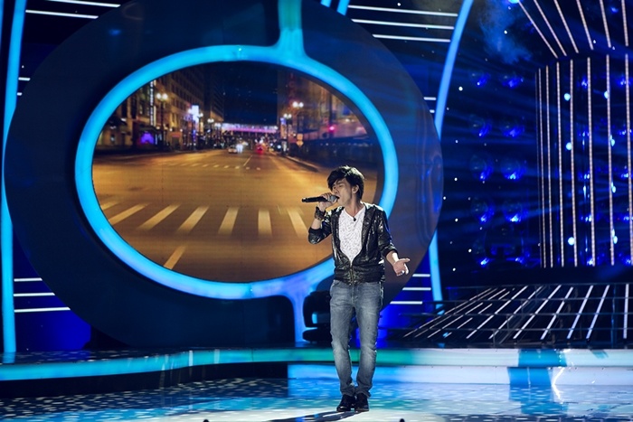 Minh Thuận hóa thân thành ca sĩ Noo Phước Thịnh với ca khúc Đổi thay. Anh chia sẻ “Noo Phước Thịnh có một khả năng thiên phú, một kỹ thuật vì em ấy có thể chỉ lên một vài từ giọng gió trong một câu hát rồi lại trở về giọng thật mà vẫn rất ngọt ngào, không gượng ép. Đây là một giọng ca trẻ rất đặc biệt. Điều này gây khó khăn cho em trong quá trình luyện tập”.