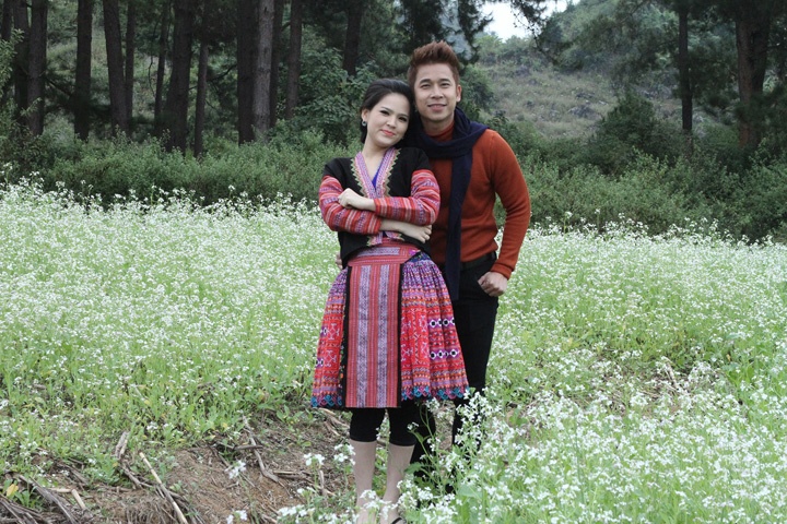 Ca khúc chủ đề của album Khoảng trống để lại thường xuyên nằm top thứ hạng cao trong các bảng xếp hạng âm nhạc online trên cả nước.