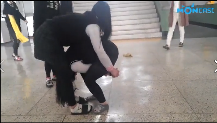 Nu hon nhao lon 3 hinh anh