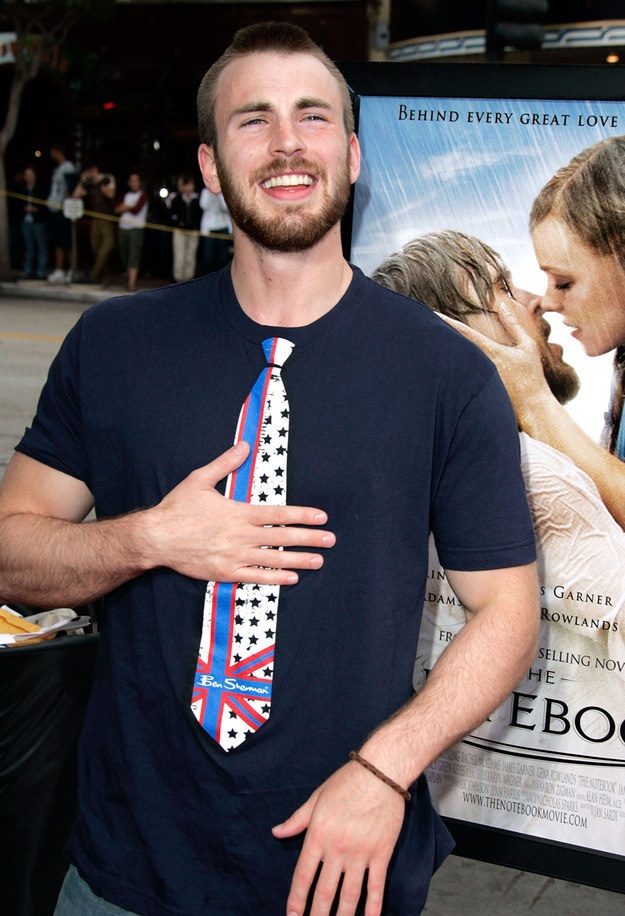 Chris Evans góp mặt trong buổi họp báo The Notebook với phong cách… Sk8er Boi.