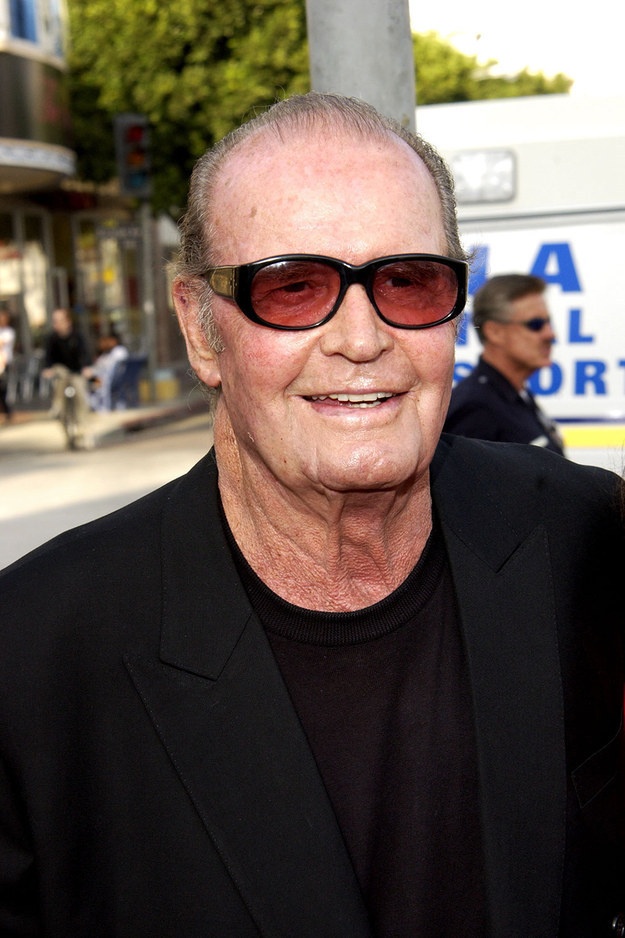 Nếu nhìn lướt qua thì diễn viên James Garner (vai Noah lúc về già) trông khá giống với đồng nghiệp Jack Nicholson.